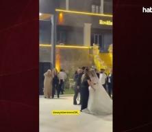 D&uuml;ğ&uuml;n&uuml;n ortasında havaya ateş a&ccedil;an şahsa davetlilerden sert tepki!