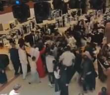 Halay pisti, ringe d&ouml;nd&uuml;: Tekme, yumruk ve sandalyeler havada u&ccedil;uştu