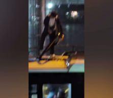 İstanbul'u sel aldı! Okullar tatil edildi, trafik fel&ccedil; oldu!