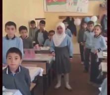 Okul formasını giydi, baş&ouml;rt&uuml;s&uuml; y&uuml;z&uuml;nden sınıfa alınmadı: Azerbaycan&rsquo;da y&uuml;rek yakan veda!