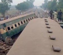 Pakistan'da tren kazası: 6 &ouml;l&uuml;, 30 yaralı