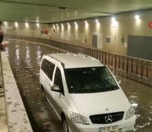 Pendik'teki sel felaketinde kaybolan 2 kişiyi arama &ccedil;alışmaları devam ediyor