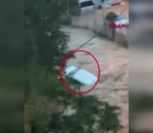Sarıyer&rsquo;de selde kaybolan Ahmet Derin&rsquo;in aracının s&uuml;r&uuml;klendiği anların g&ouml;r&uuml;nt&uuml;s&uuml; ortaya &ccedil;ıktı