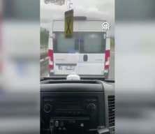 Servis aracı ambulansa dakikalarca yol vermedi: O anlar kamerada
