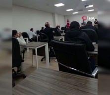 Şırnak'ta belediye meclisi, boks ringine d&ouml;nd&uuml;! &Ccedil;ıkan kavgada yumruklar havada u&ccedil;uştu