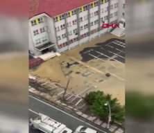 Sultangazi'de okulun istinat duvarı &ccedil;&ouml;kt&uuml;, facia ucuz atlatıldı