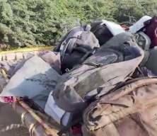Pakistan'da katliam gibi kaza! Yolcu otob&uuml;s&uuml; devrildi: 10 &ouml;l&uuml;, 32 yaralı!