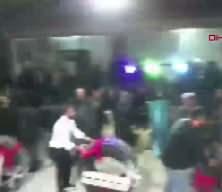 Altın beklerken kamyon lastiği geldi: D&uuml;ğ&uuml;nde davetlileri şaşırtan anlar