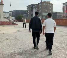 Baba-oğul aynı okulda sınava girdiler: "Amacımız herkesi okumaya teşvik etmektir"