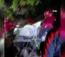 &Ccedil;ankırı'da mantar d&ouml;n&uuml;ş&uuml; feci kaza: U&ccedil;uruma yuvarlanan otomobilde 4 &ouml;l&uuml;, 1 yaralı