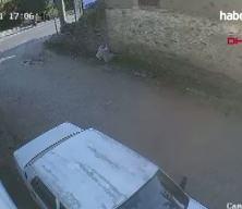 İzmir'de feci kaza: Motosiklet, trakt&ouml;re ve durağa &ccedil;arptı