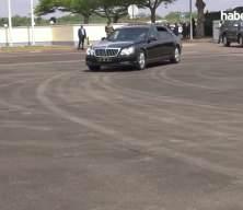 Kamerun lideri Biya'nın yurtdışı mesaisi &uuml;lkesinde alay konusu oldu