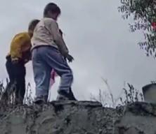 Sarıkamış'ta y&uuml;rekleri ısıtan bayrak sevdası kamerada 