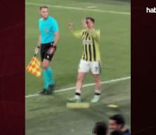Kerem Akt&uuml;rkoğlu'ndan Fenerbah&ccedil;e taraftarına olay hareket