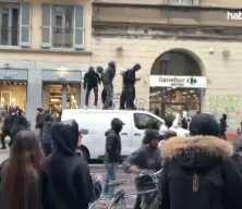 Meloni'den protestolara demir yumruk: &Ccedil;ocuk su&ccedil;lulara "&ouml;nleyici g&ouml;zaltı" kararı!