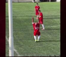 Attığı gol sonrası yaptığı taklalar viral oldu...