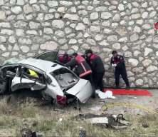 &Ccedil;orum'da feci kaza! Karşı şeride ge&ccedil;en otomobil cipe &ccedil;arptı: 4 &ouml;l&uuml;, 2 yaralı!