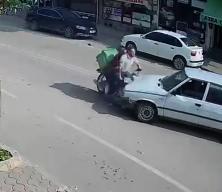 Adana'da otomobil ile motosiklet &ccedil;arpıştı: Karı koca yaralandı