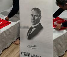 Balıkesir'de s&ouml;zde &ouml;ğretmen T&uuml;rk bayrağı ve Atat&uuml;rk&rsquo;e hakaret etti g&ouml;zaltına alındı