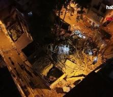 Beyoğlu'nda 4 katlı metruk bina &ccedil;&ouml;kt&uuml;