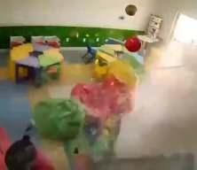Brezilya&rsquo;da k&uuml;&ccedil;&uuml;k u&ccedil;ak anaokuluna d&uuml;şt&uuml;! O anlar kamerada