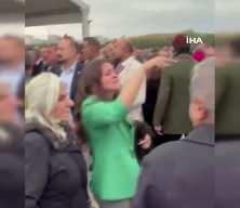 CHP'liler ve Yeni Partililer birbirine girdi! K&uuml;rs&uuml;de &ouml;vd&uuml;ğ&uuml; isim ortalığı karıştırdı