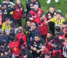 Derbi sonrasında Mert Hakan Yandaş'ın polis memurunu itiklemesi tepki &ccedil;ekti