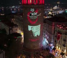 Galata Kulesi, Cumhuriyet'in 103. yılında Atat&uuml;rk'&uuml;n fotoğraflarıyla aydınlatıldı