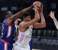 Anadolu Efes, evinde kayıp!