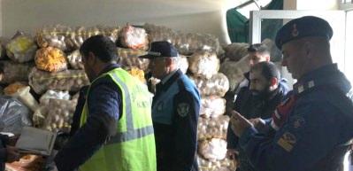 Stok&ccedil;u baskınından 80 ton patates &ccedil;ıktı