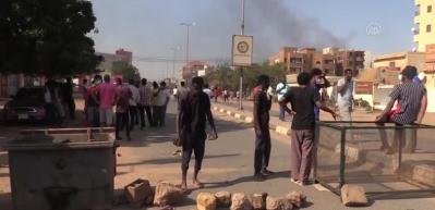 Sudan&rsquo;da hayat pahalılığı, ekmek ve yakıt krizi protesto edildi