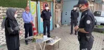 Sultanbeyli'de sağlık &ccedil;alışanları ve polislere yaprak sarma ikramı