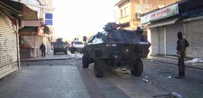 Sur il&ccedil;esindeki sokağa &ccedil;ıkma yasağı devam ediyor