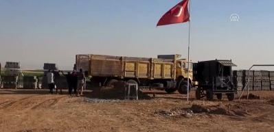 Suriye sınırına 6 metrelik T&uuml;rk bayrağı