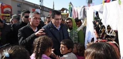 Suriyeliler, en b&uuml;y&uuml;k &ccedil;adır kente yerleşiyor