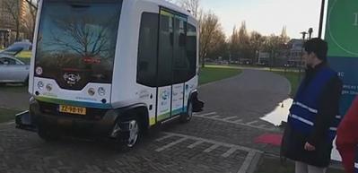 S&uuml;r&uuml;c&uuml;s&uuml;z mini otob&uuml;s ilk seferini yaptı