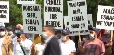 Taksiciler ve servis&ccedil;iler İBB y&ouml;netimini protesto etti
