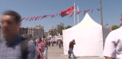 Taksim Meydanı bomba araması i&ccedil;in boşaltıldı