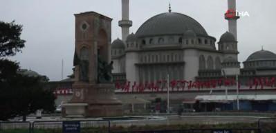 Taksim Meydanı ve İstiklal Caddesi boş kaldı