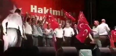 Taksim'deki g&ouml;r&uuml;nt&uuml; b&uuml;y&uuml;k alkış aldı