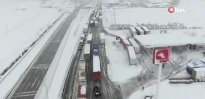 Tam 25 kilometre kuyruk! Bursa'ya ulaşım o noktada kapandı...