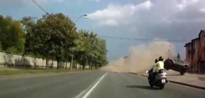 Tamirci m&uuml;şteri otomobiliyle 6 takla attı