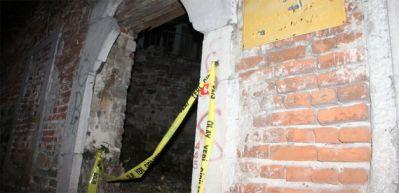 Tarihi kilisede ş&uuml;pheli &ouml;l&uuml;m 