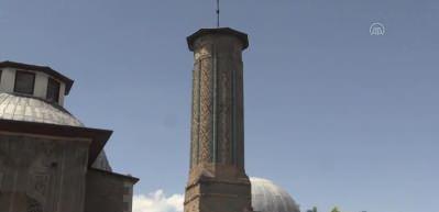 Tarihte yolculuğa çıkaran İnce Minareli Medrese