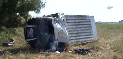 Tarım iş&ccedil;ilerini taşıyan kamyonet devrildi: 1 &ouml;l&uuml;, 6 yaralı