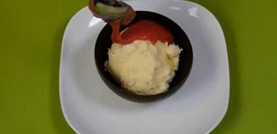 Tatlı servisine &ouml;zel &ccedil;ikolata tabak yapımı