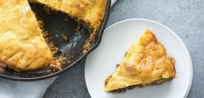 Tavada kıymalı makarnalı b&ouml;rek