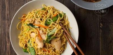 Tavuklu noodle tarifi