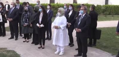 TBMM Başkanı Şentop ve Başkan Erdoğan'ın eşi Emine Erdoğan'dan anlamlı ziyaret