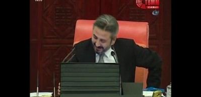 TBMM Genel Kurulu&rsquo;nda tripod kavgası!